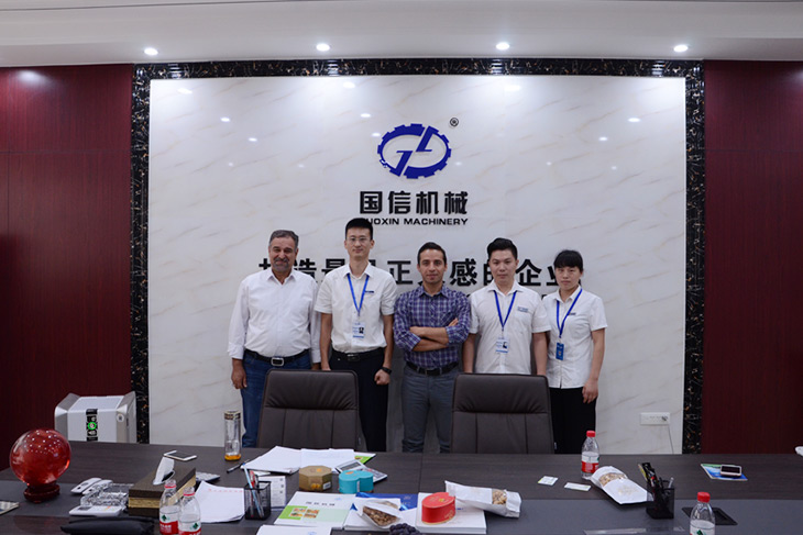 阿聯(lián)酋客戶參觀我們國(guó)信機(jī)械的垃圾分揀線工廠